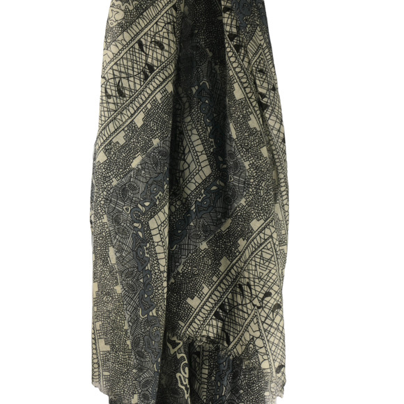 Stunning Geometric Boho Gray Scarf 70 in x31.5 in Raw Edge - Picture 3 of 6